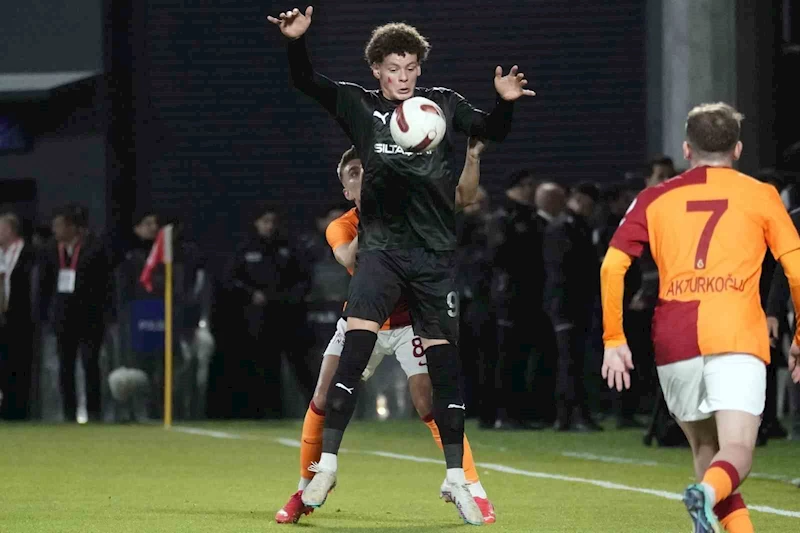 Pendiksporlu futbolcular, hayatını kaybeden Filistin çocuklara dikkat çekti
