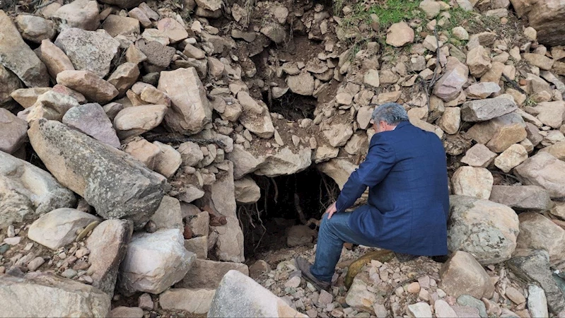 Deprem bölgesinde obruklardan çıkan sıvı vatandaşları meraklandırdı
