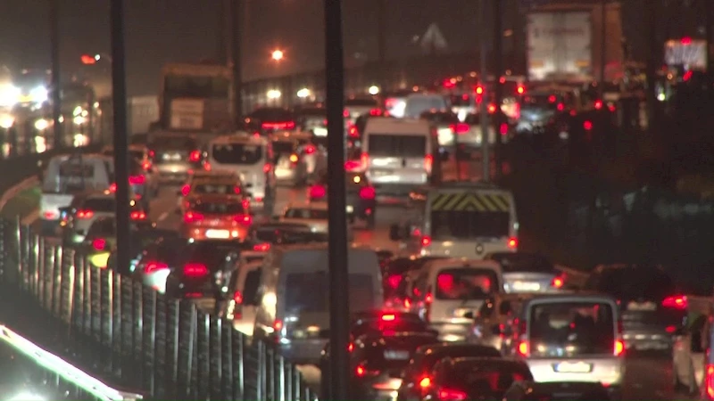 İstanbul’da trafik yoğunluğu yüzde 80’e ulaştı
