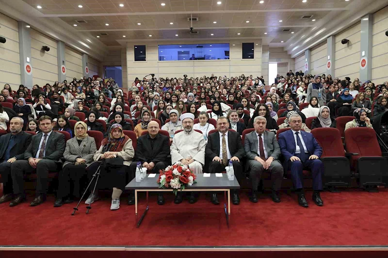 Diyanet İşleri Başkanı Erbaş: “Medeniyetimizin ilim ve irfan dünyasıyla tanışan çocuklarımız geleceğe güvenle yürüyecektir”
