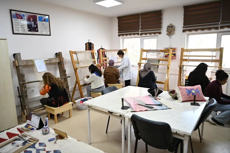 Mamak’ta Kilim Dokuma Sanatı Kurslarla Yaşatılıyor