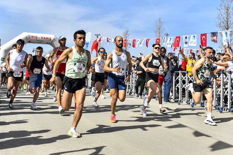 BAŞKENTTE 14 MART TIP BAYRAMI COŞKUSU BİNLERCE KİŞİ SAĞLIK İÇİN KOŞTU