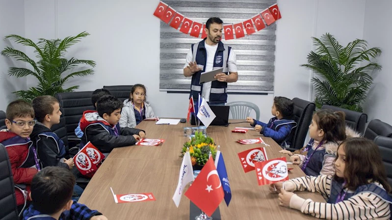 MİNİK DENETÇİLER TRAFİKTE İŞ BAŞINDA