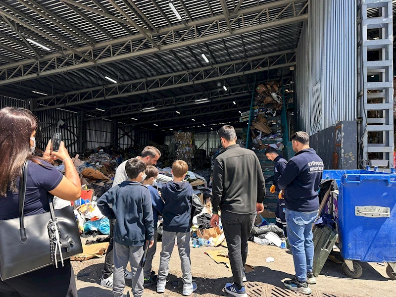 Enka Okulları öğrencileri geri dönüşümün kalbi ESAM’ı ziyaret etti