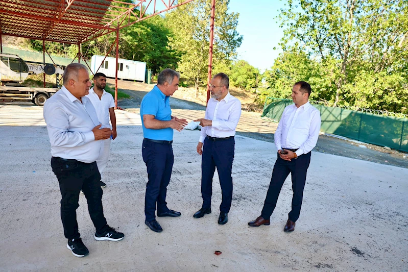 Başkan Özmen, Park ve Bahçeler Müdürlüğü şantiyesini ziyaret etti.